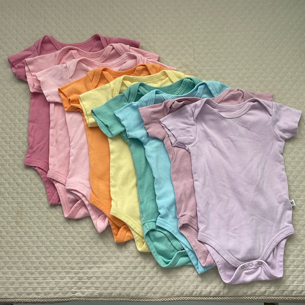 Honest baby 9 short onesies, EUC
